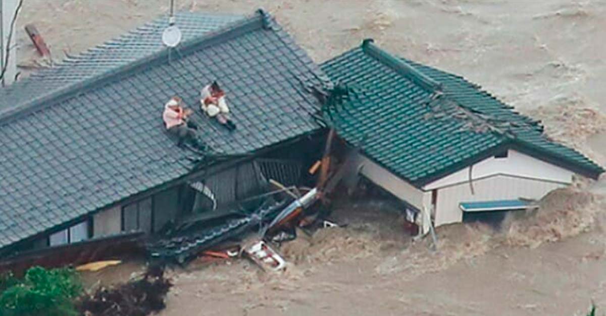 Esta pareja no logró ser evacuada de la inundación por negarse a abandonar sus perros