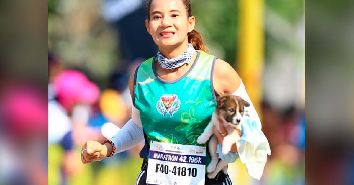 Logró terminar la maratón con una perrita en brazos que rescató en el camino
