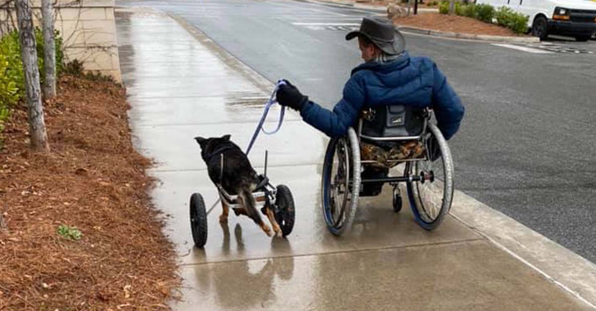 Hombre con discapacidad adopta perrito igual a él porque sabe cómo se siente el rechazo